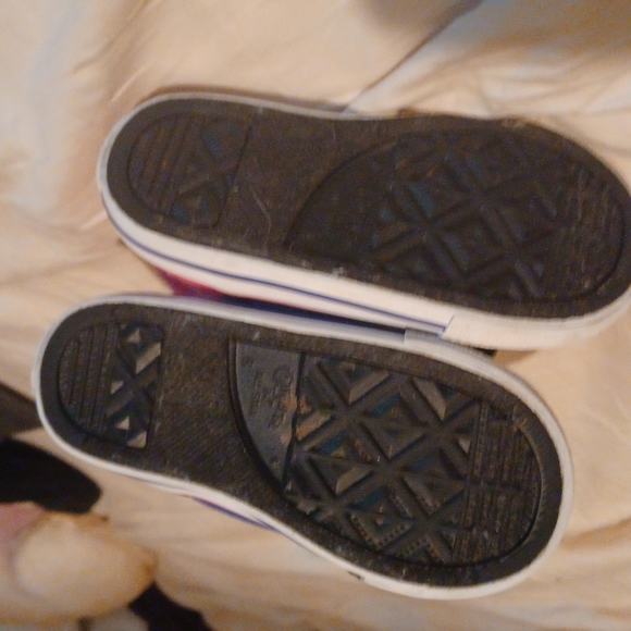 💜5/$25.00💜 Converse size 8 kids - Picture 4 of 4